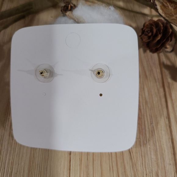 🐰🥕NEW🐰🥕ADORABLE!! BUNNY AND CARROT STUD CZ EARRINGS 🐰🥕 - Picture 13 of 13